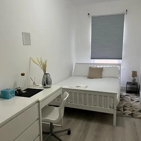 Comfortable Double Bed Located Near City Centre, Suitable For Contractors Health Care Professionals Or Long Business Stays In Coventry Or Delightful Holidays In Coventry Or Within The West Midlands Area Free Wifi Tea And Coffee Provided Exterior photo