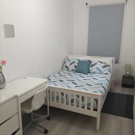 Comfortable Double Bed Located Near City Centre, Suitable For Contractors Health Care Professionals Or Long Business Stays In Coventry Or Delightful Holidays In Coventry Or Within The West Midlands Area Free Wifi Tea And Coffee Provided Exterior photo
