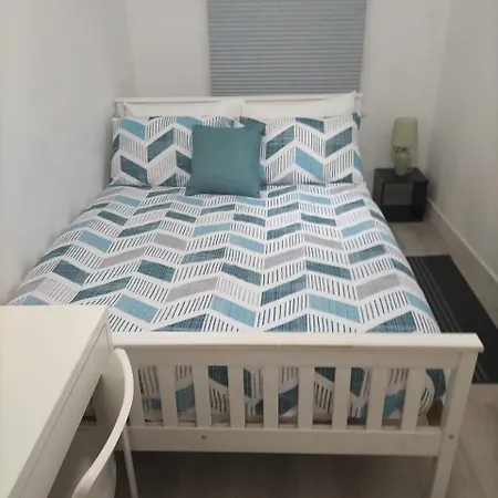 Comfortable Double Bed Located Near City Centre, Suitable For Contractors Health Care Professionals Or Long Business Stays In Coventry Or Delightful Holidays In Coventry Or Within The West Midlands Area Free Wifi Tea And Coffee Provided Exterior photo